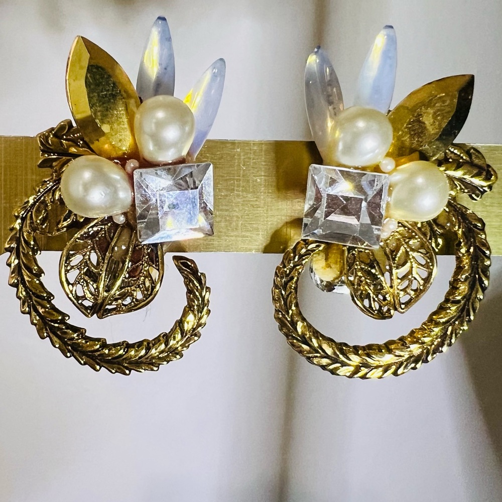 Wendy Gell vintage clip crystal & gold tone ornate earrings